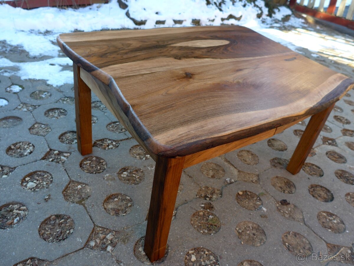 Konferenčný stolík z orecha 2 - 4