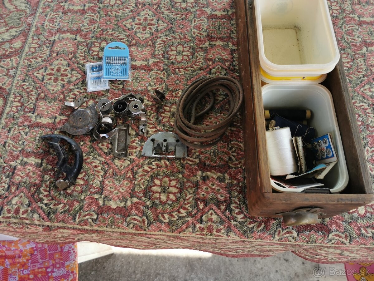 Predám starý šijací stroj zn. BHALMOS. - 4