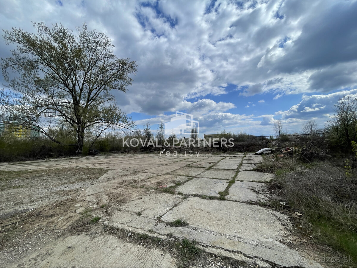 Na predaj priemyselný objekt s pozemkom 21160 m2 cena s DPH - 4