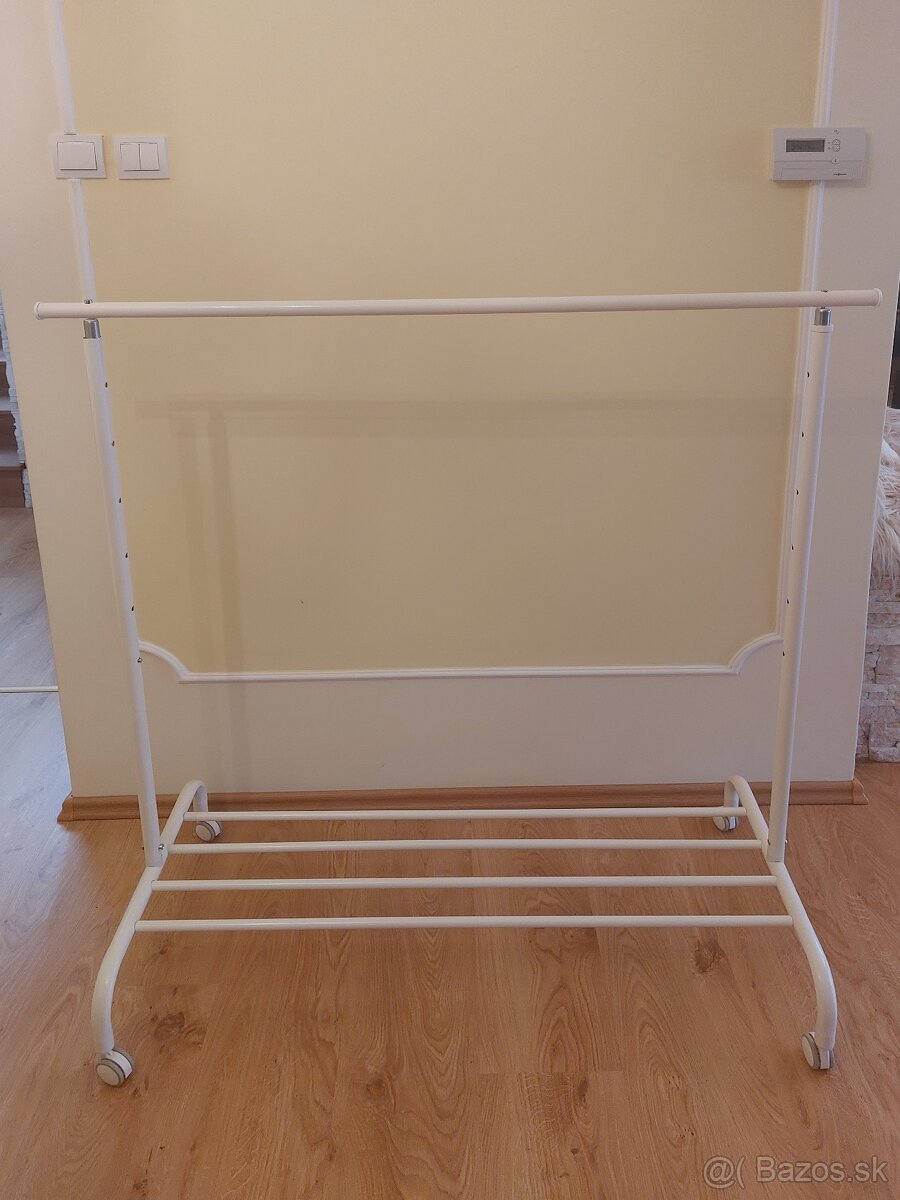 Vešiak na oblečenie - 4