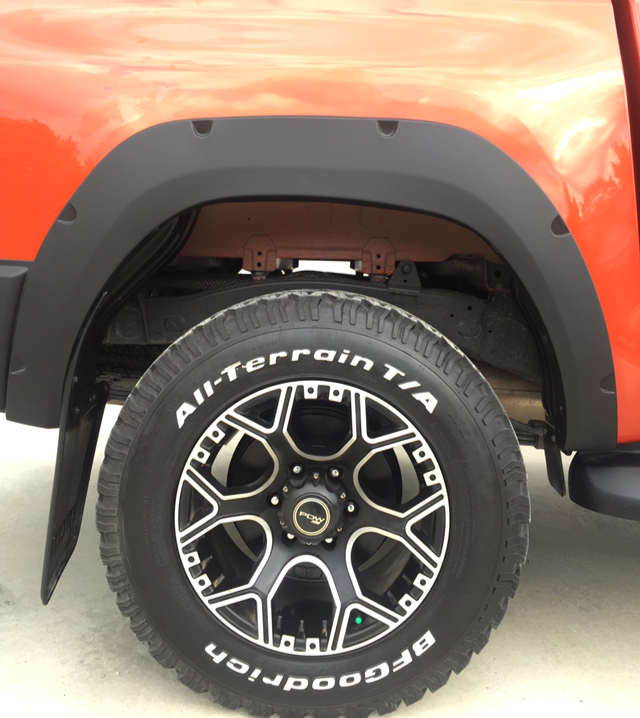 Rozšírenie lemy blatníkov Toyota Hilux 2015-2021