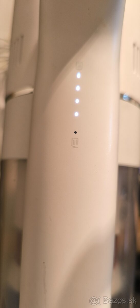 Predám batériový tyčový vysávač Roidmi - 4