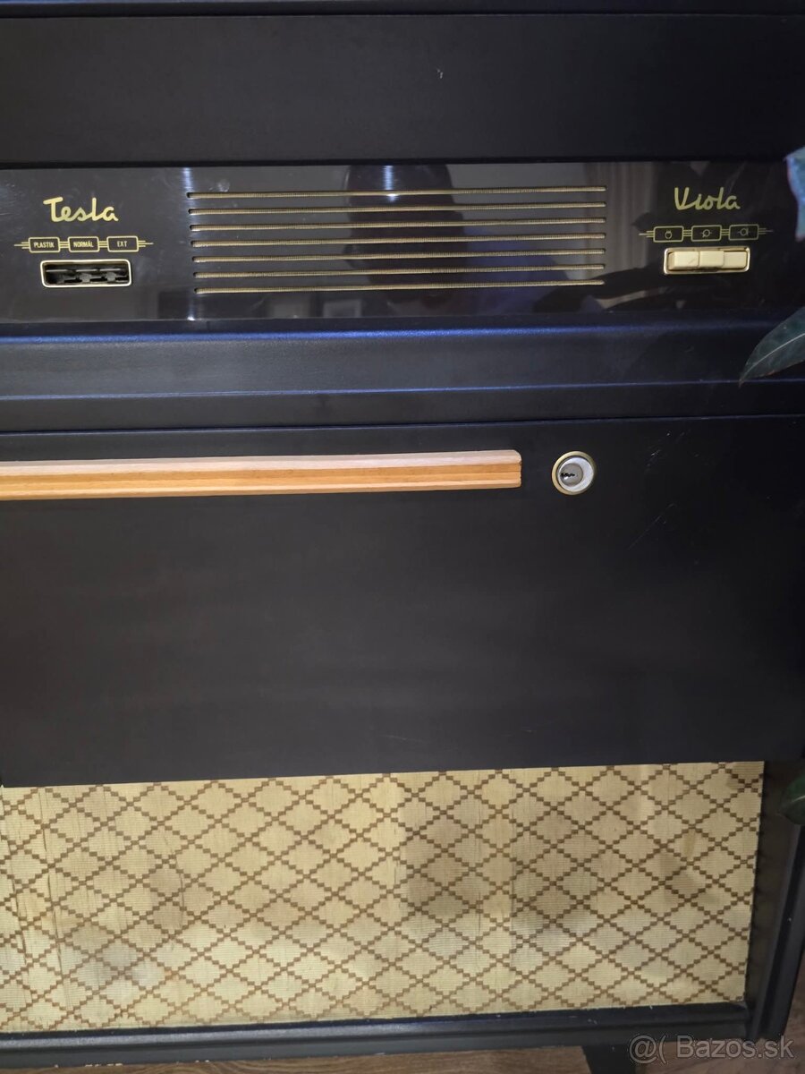 Tesla Rádio Viola ako dizajnový nábytok. - 4