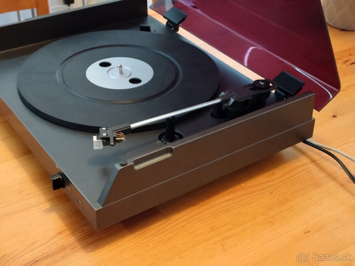 Gramofón Tesla NC470 - 4