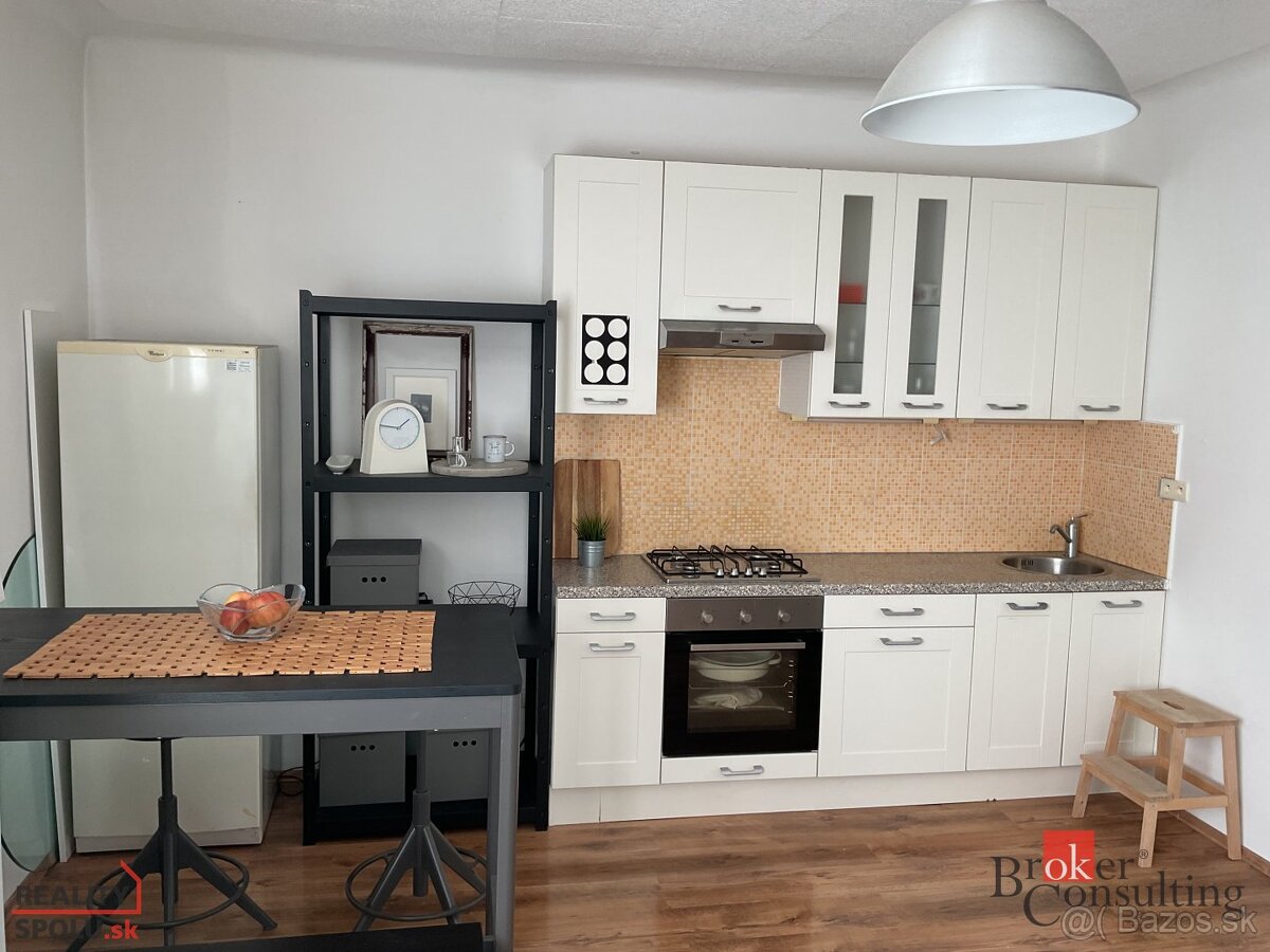 REZERVOVANÉ: Štýlový 2-izbový byt s historickým nádychom a u - 4