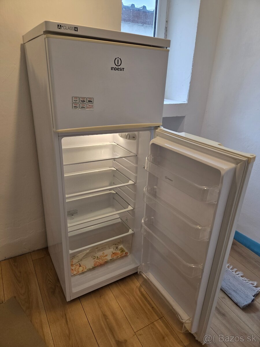 Chladnička s mrazničkou Indesit A+ - 4