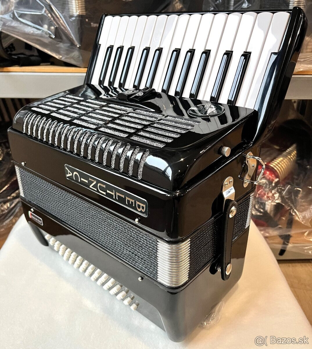 Predám nový akordeón BELTUNICA Vivaldi- De Luxe 60 basový- n - 4