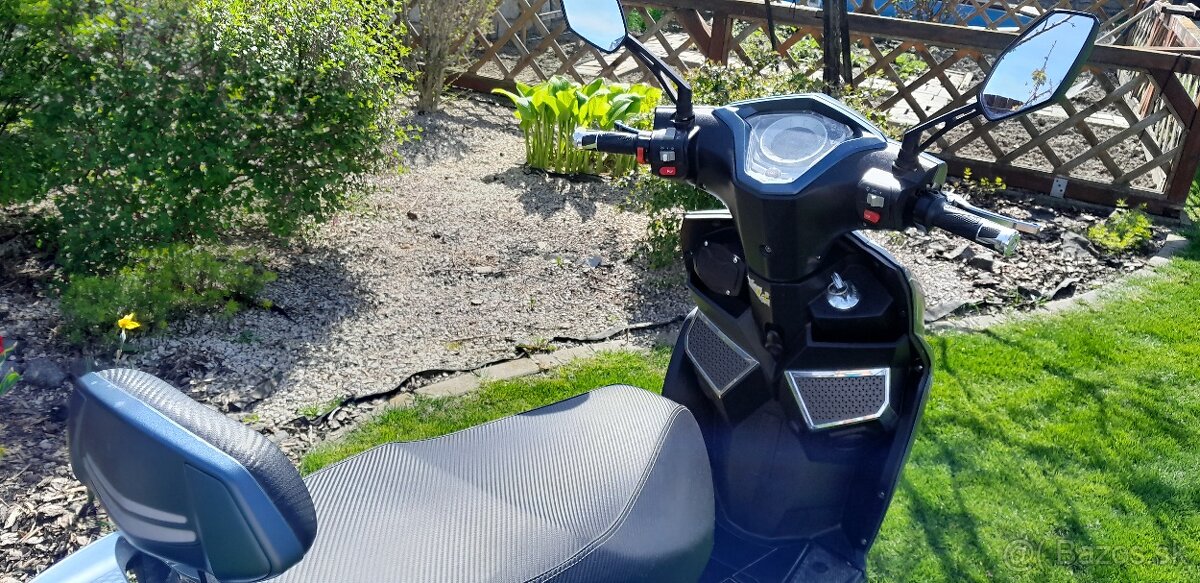 Elektrický skúter HECHT - 4