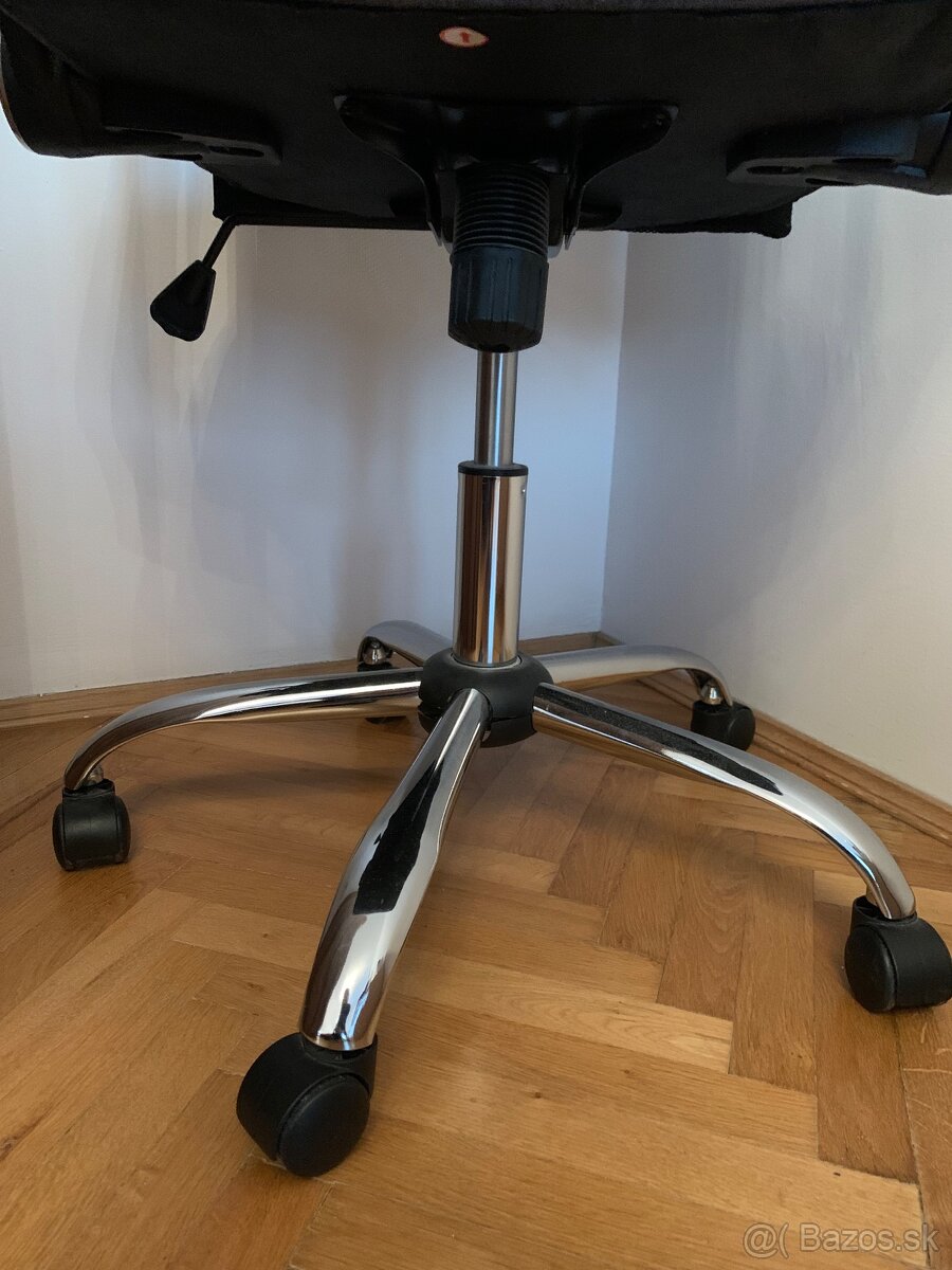 Otočná stolička na kolieskach - 4