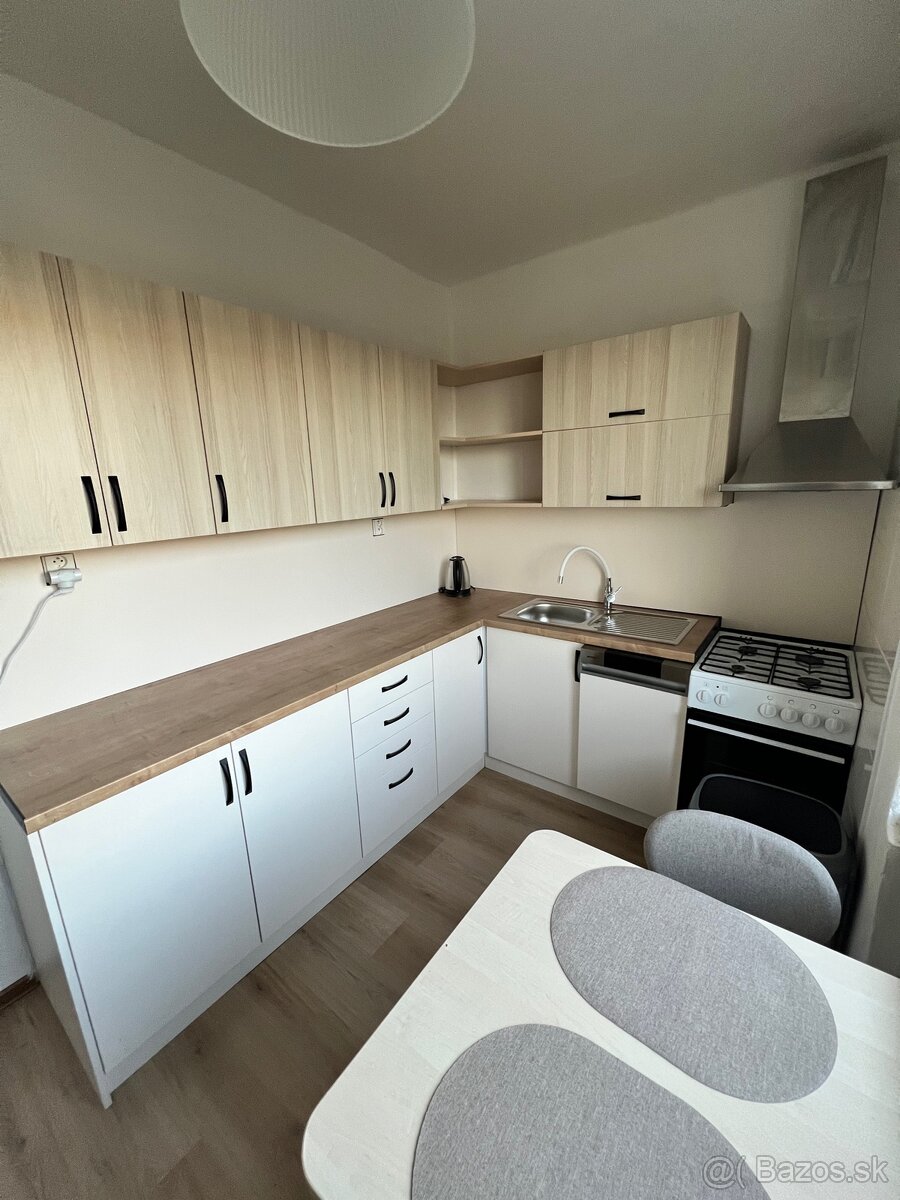 Prenájom 2-izbového bytu – Košice – Sever, ul. Lomnická - 4