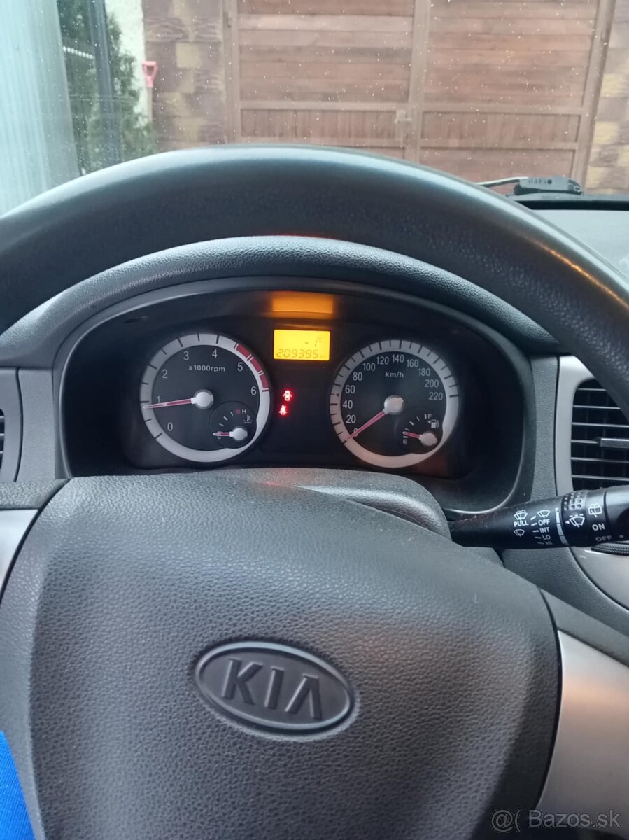 Kia Rio - 4