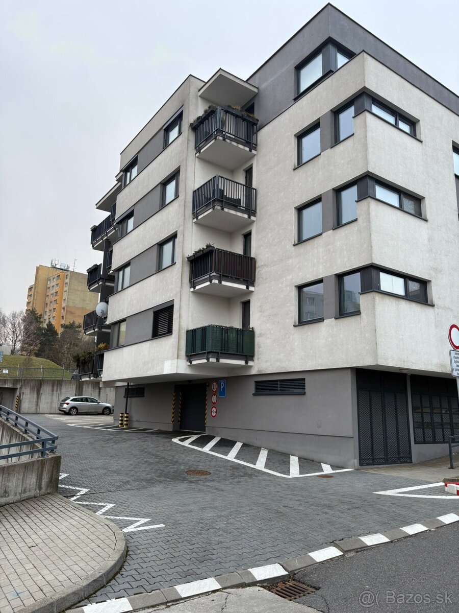 PARKOVACIE MIESTO PRENAJOM - 4