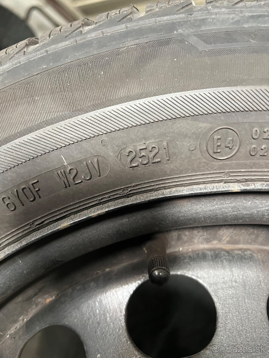 Predám zimne pneumatiky 205/55/16 a disky Škoda , VW - 4