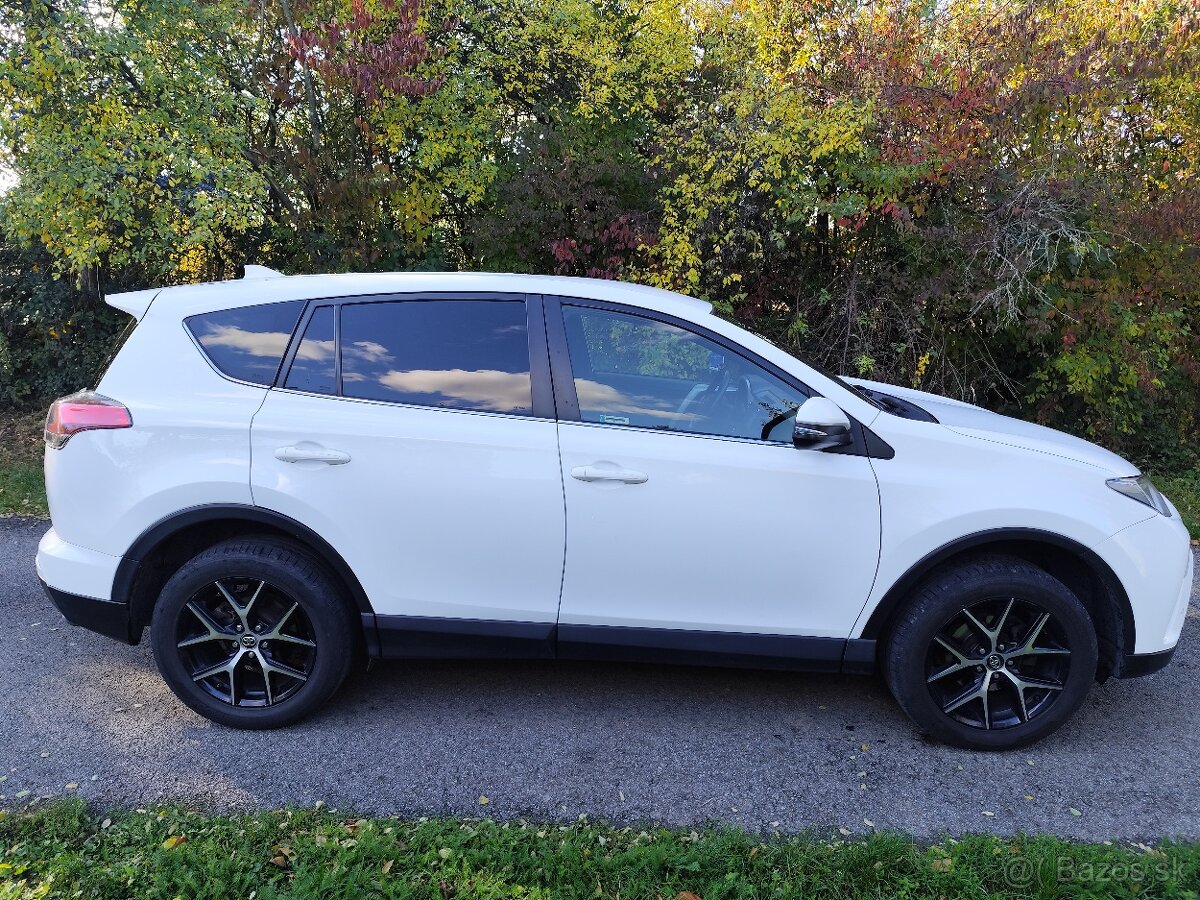 Toyota RAV4 2.0 diesel, 105kw, ročník 2017 - 4
