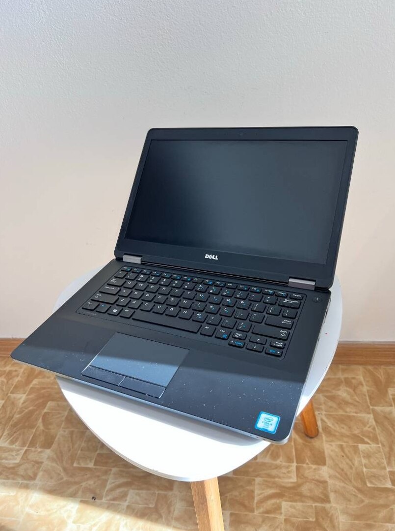 Notebook 14" DELL.Intel i5-6300U 2x2,40GHz.8gb ram.120g SSD - 4