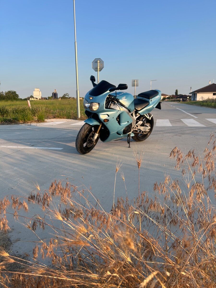 Honda cbr - 4