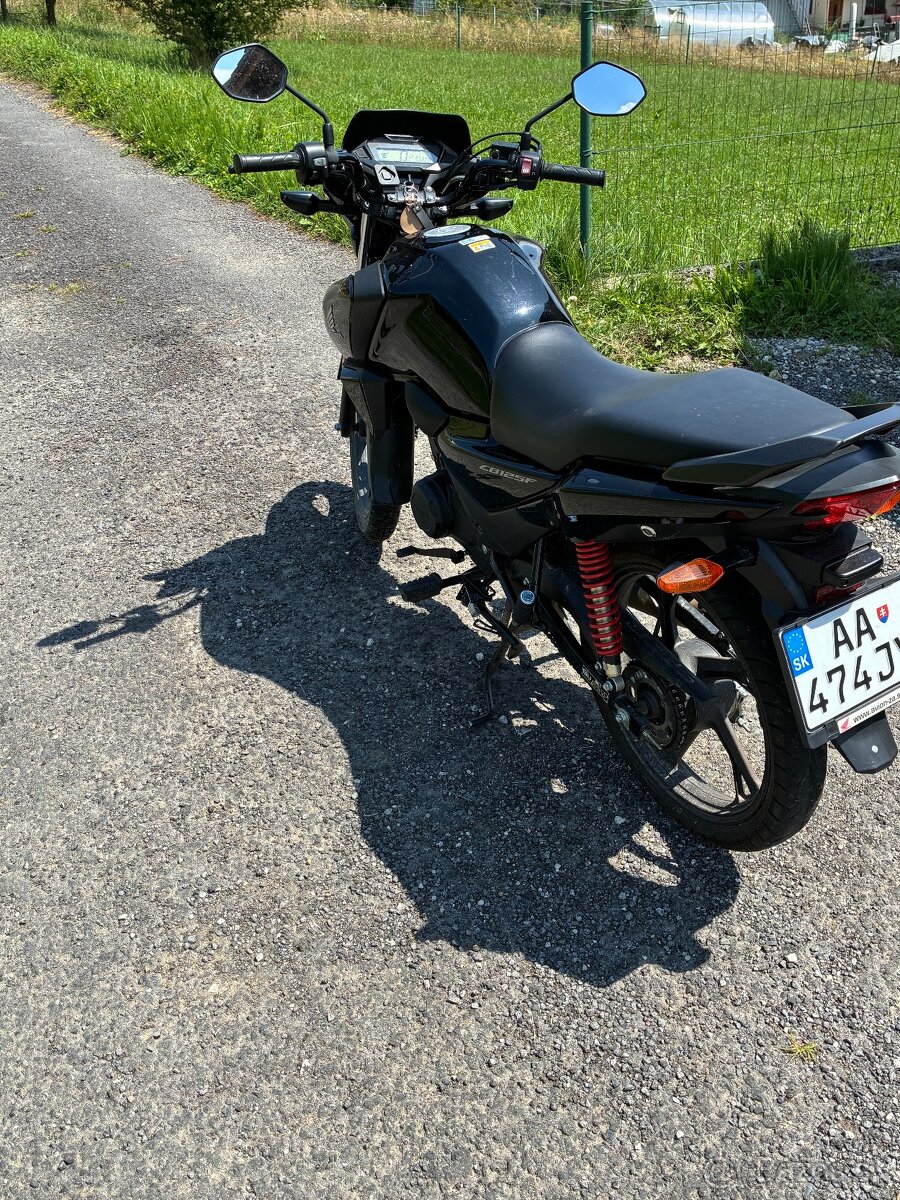 Honda CB125F - 4