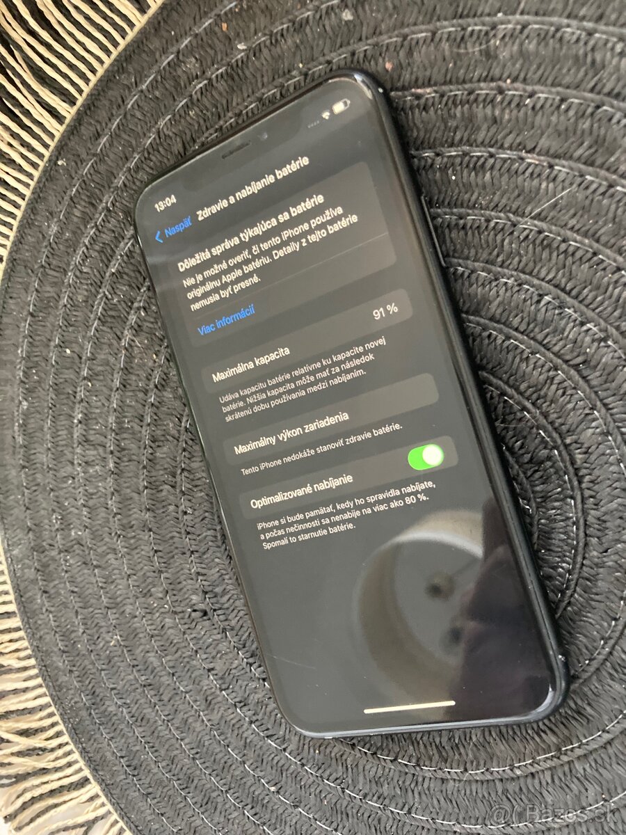 Apple iPhone XR - 4