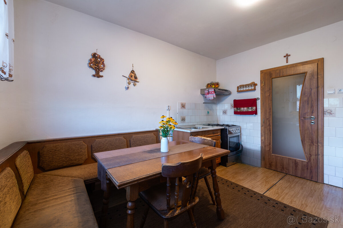 Nová znížená cena Na predaj 5-izbový rodinný dom s veľkou z - 4