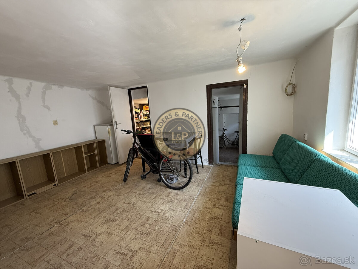 Na predaj starší vidiecky dom v obci Horné Orešany - 4