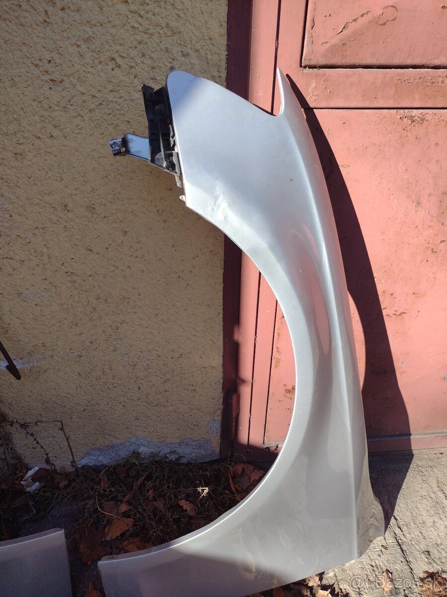 Audi A4 b8 přední blatníky barva LX7W - 4