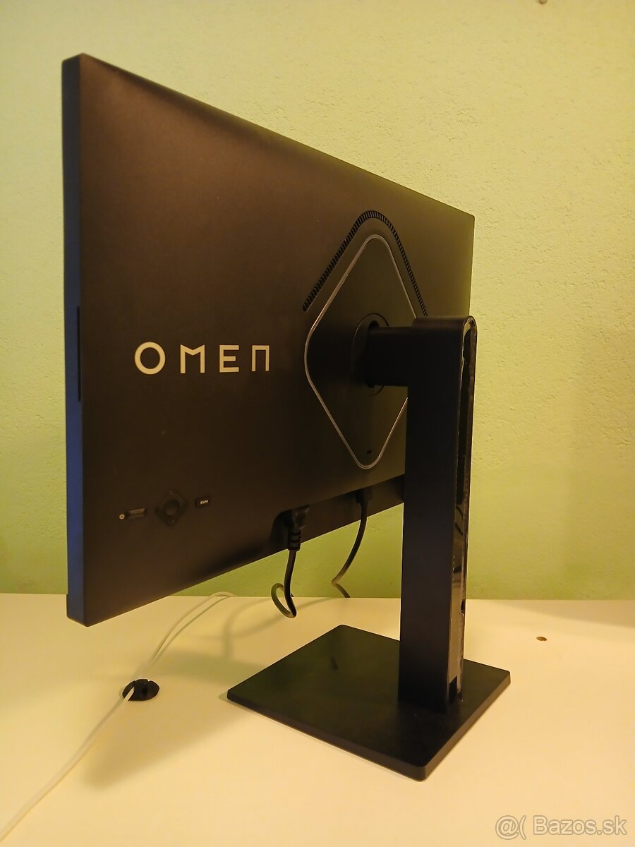 Herny monitor HP Omen 27" 4k 144HZ 1ms G-sync - 4
