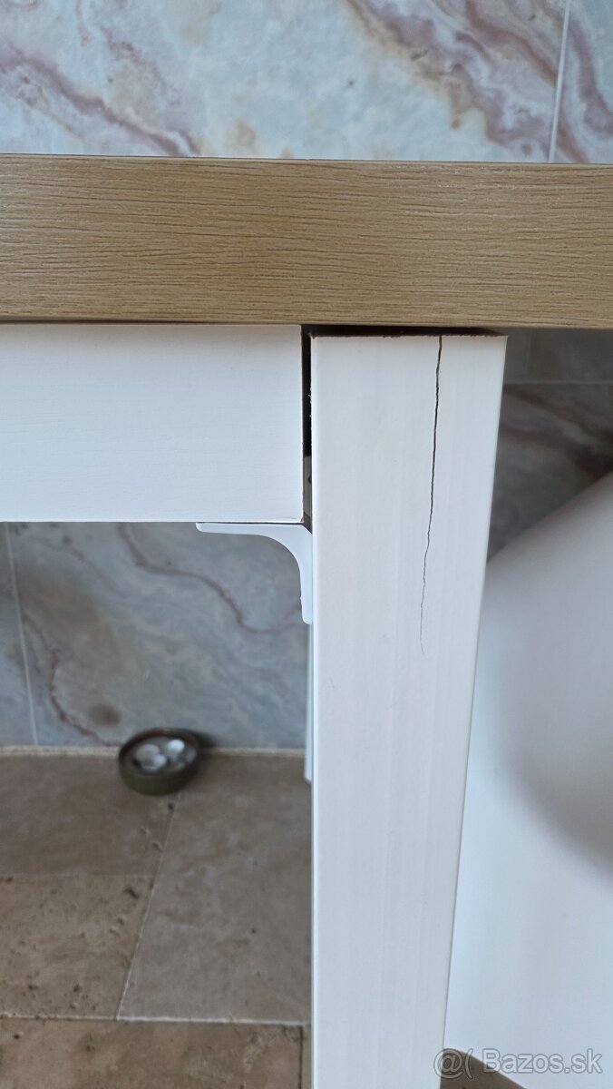 Predám stôl ktorý potrebuje servis. - 4