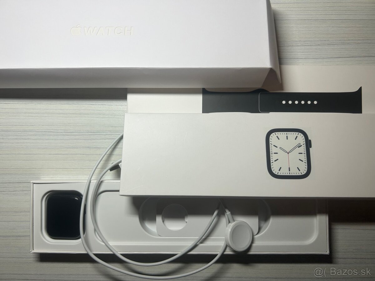 Apple Watch SE 44mm + 4 remineky - 4