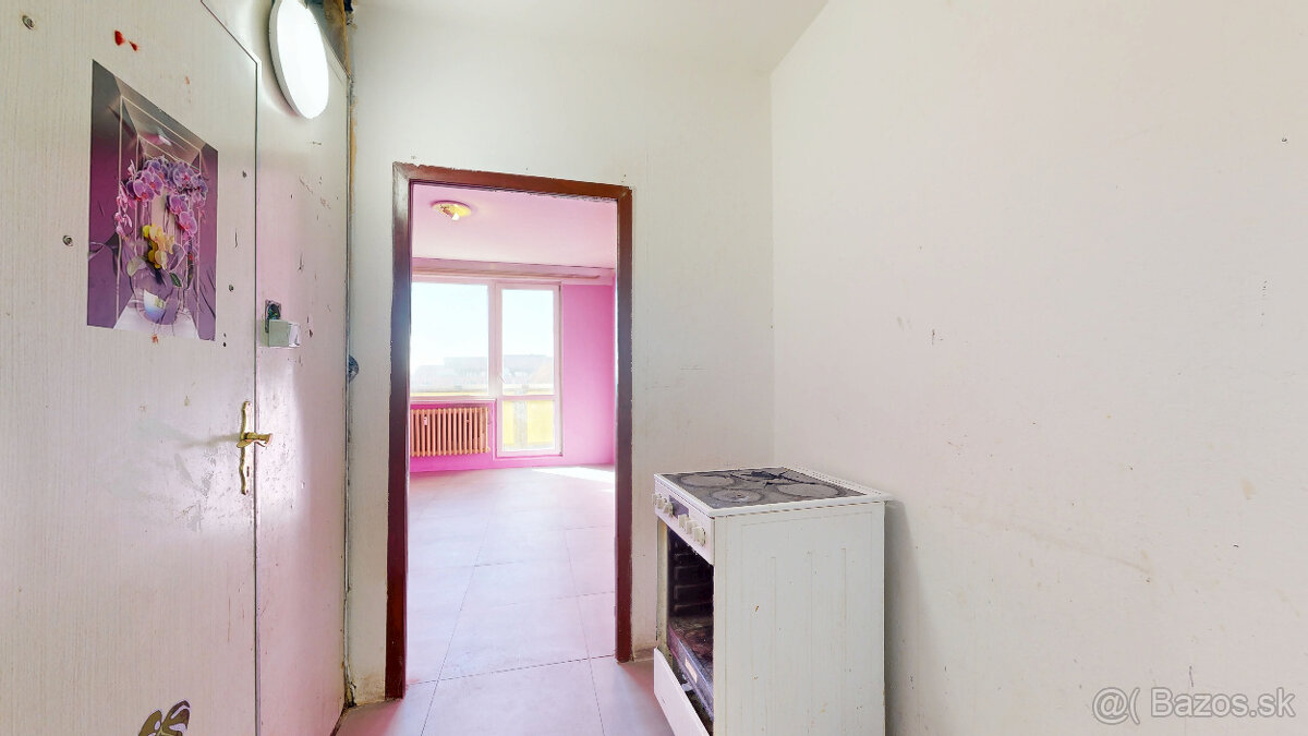 1 - IZBOVÝ PANELOVÝ BYT S LOGGIOU - 4