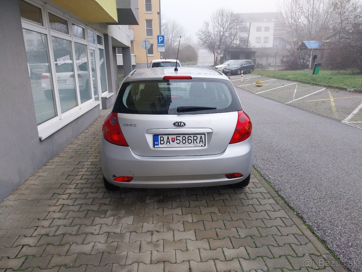 Predám KIA Ceed 1.4 16V CVVT, 77 kW Klíma nova stk ek - 4