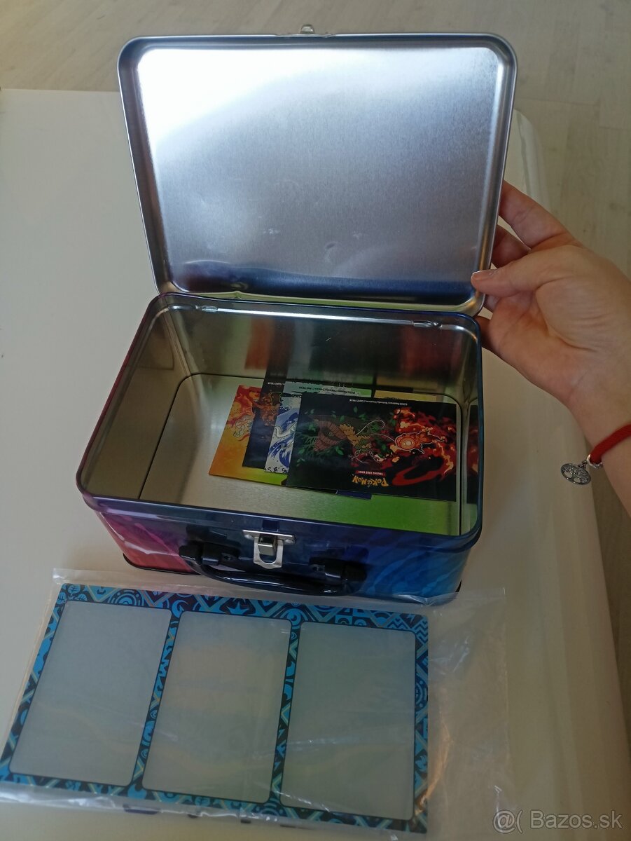 Pokémon kufrík + magnetický stojan na 3 karty - 4
