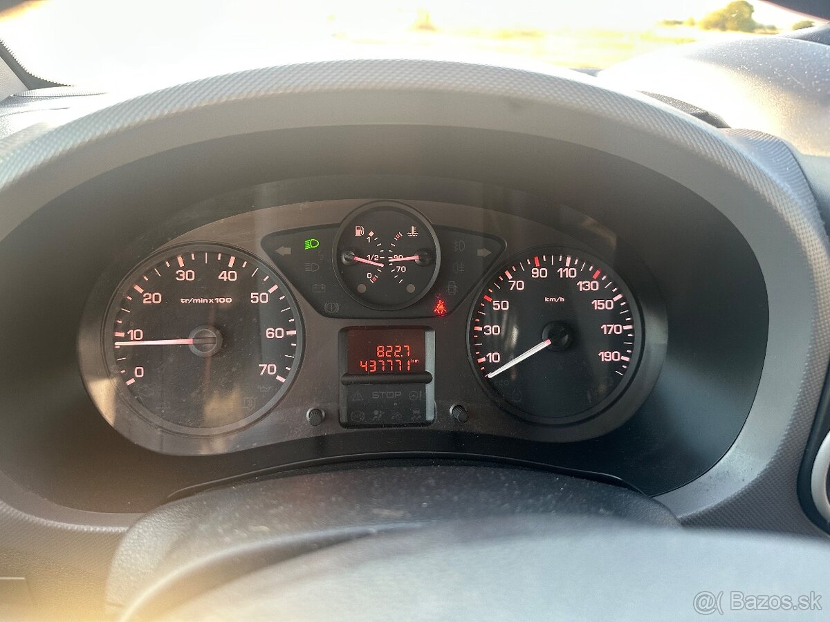 Citroen Berlingo 1.6hdi 3 miestne - 4