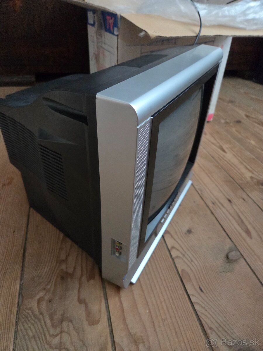 Maly prenosny televizor Galactic, velmi malo pouzivany - 4