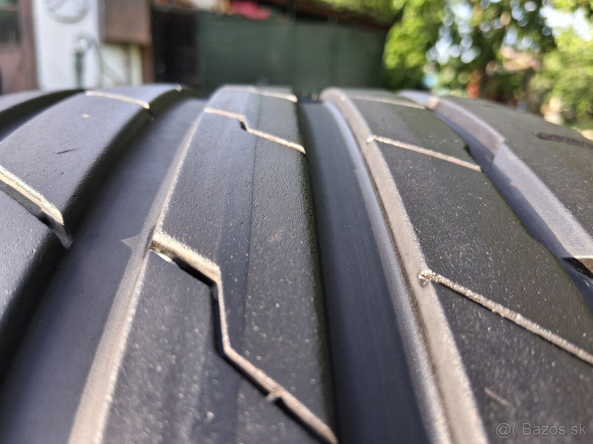 235/40 r19 letne pneumatiky - 4