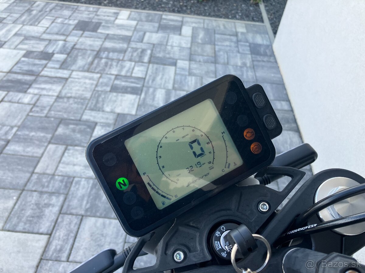 Motorka Benelli 250 naháč - 4