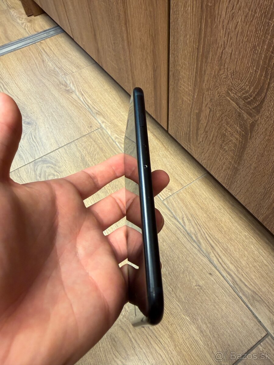 Apple iPhone SE 2022 64GB tmavomodrý - 4