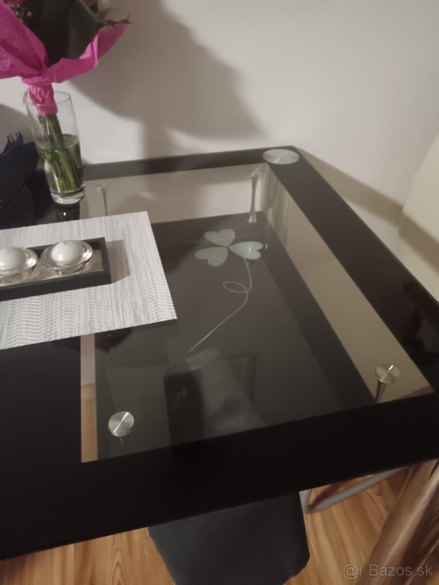 Sklenený jedálenský stôl - 4