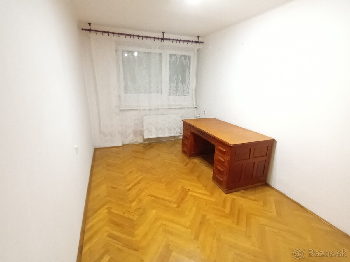 3 izb byt Komárno - 4