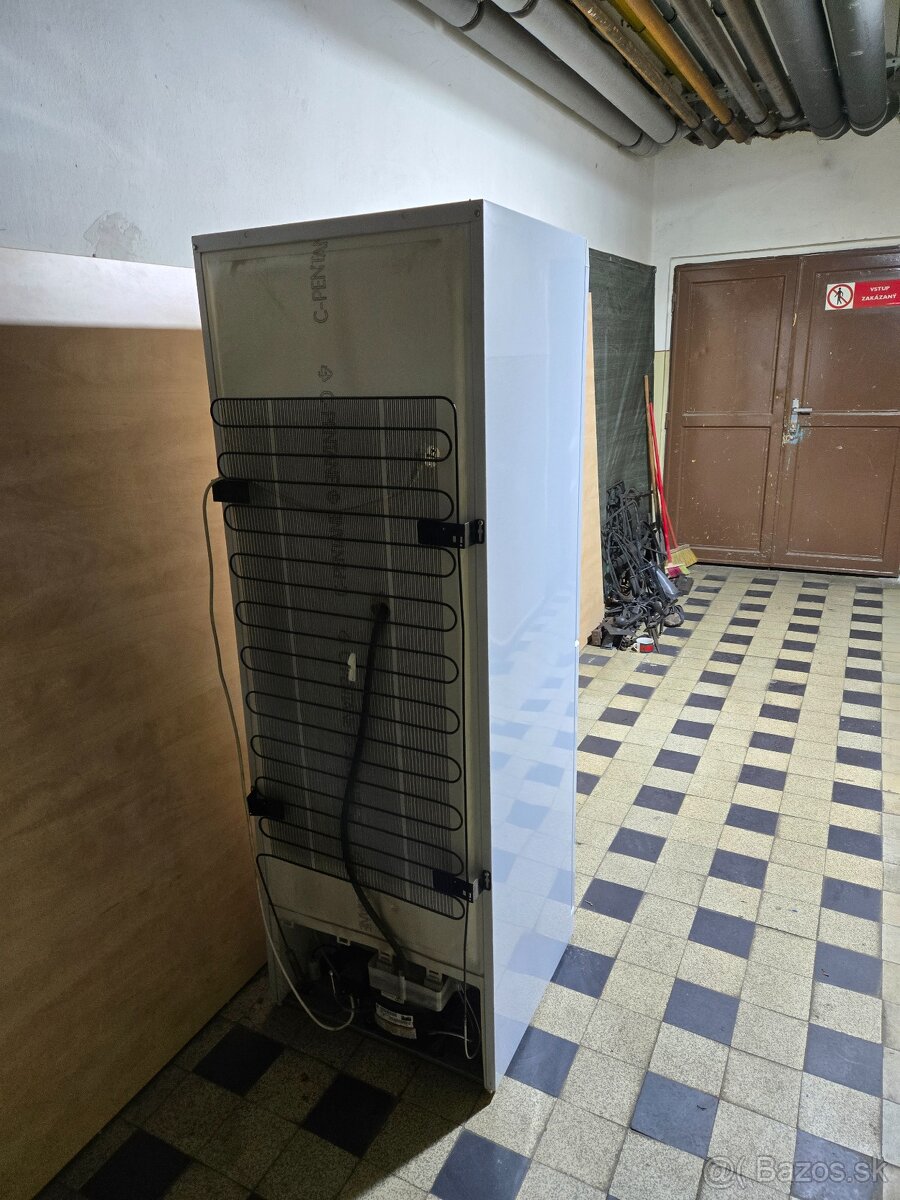 Chladnicka s mraznickou - 4