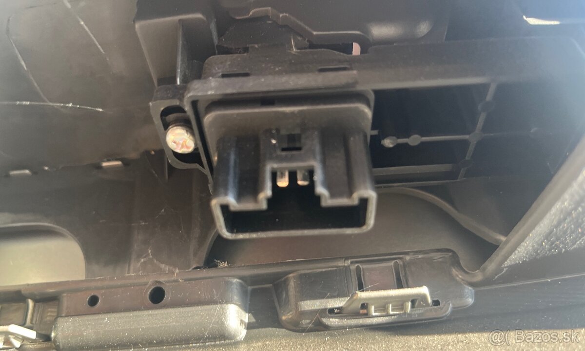 Predám tapacírum pre predné pravé dvere Mazda 2 - 4