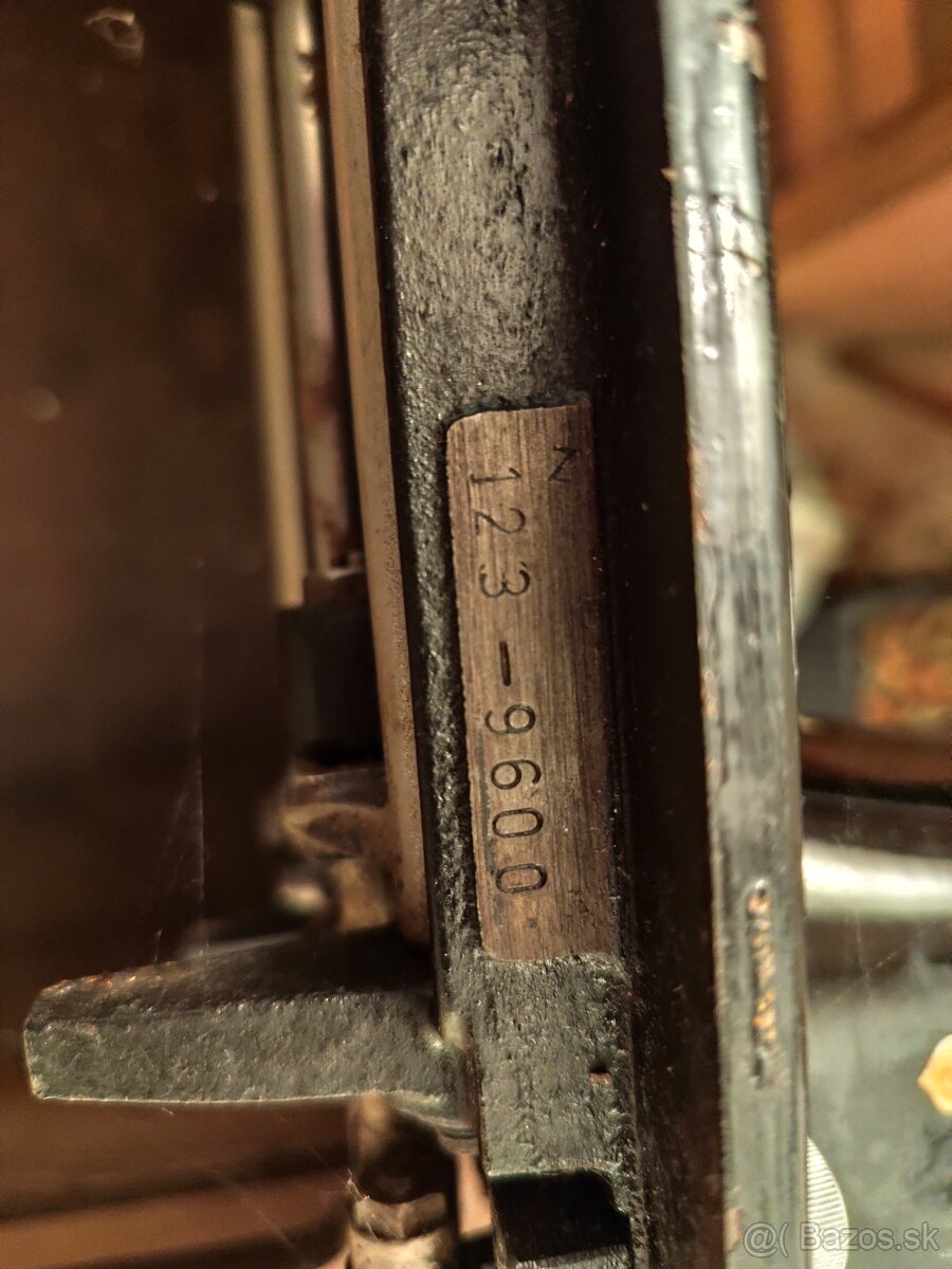 Starý šijací stroj - 4