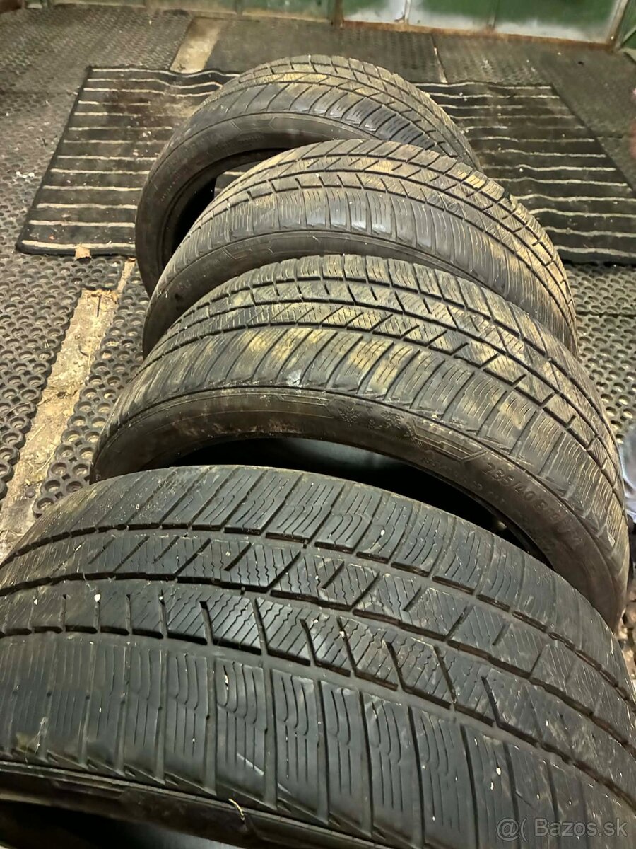 Barum polaris 5 235/40 r19 DOT 10/20 - 4