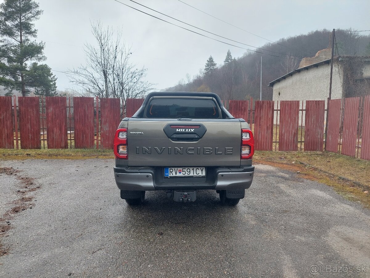 Toyota Hilux DC 2.8 I D-4D Invincible 4x4 A/T odpočet DPH