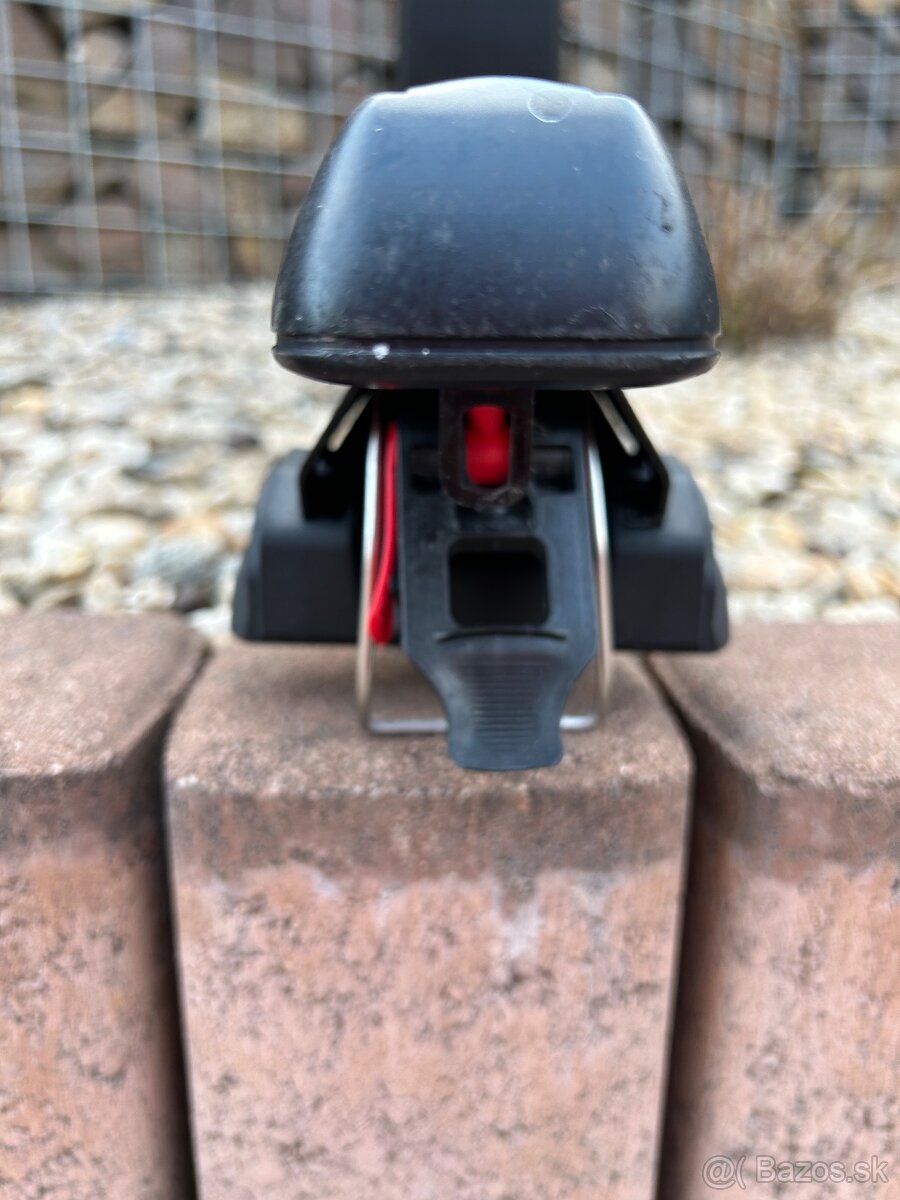 Strešný nosič Karoq + uzamykateľný nosič lyží Thule - 4