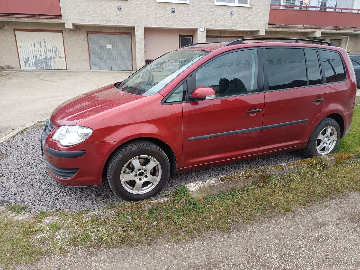 Volkswagen Touran - 4