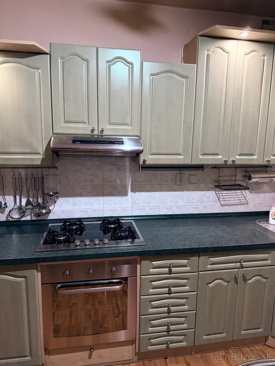 Kuchynská linka plus stolík so spotrebičmi - 4