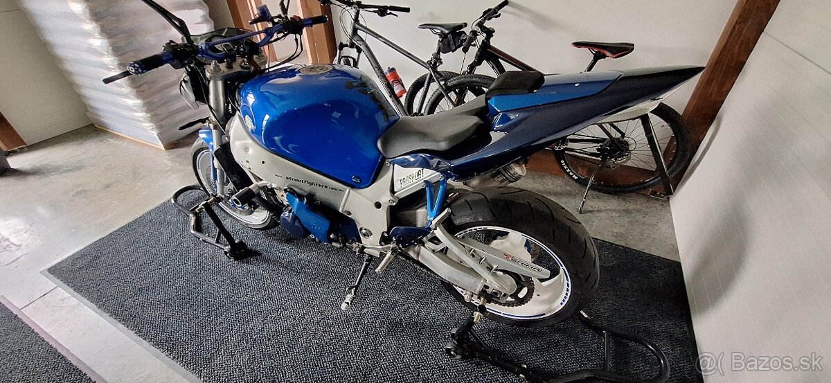 Suzuki GSX 750R - 4