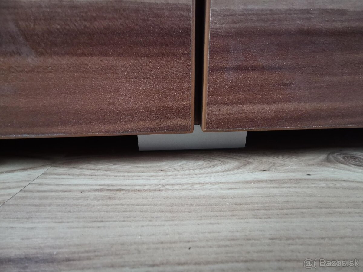 Predám skrinku/komodu pod TV s 3-mi šuplíkmi - 4