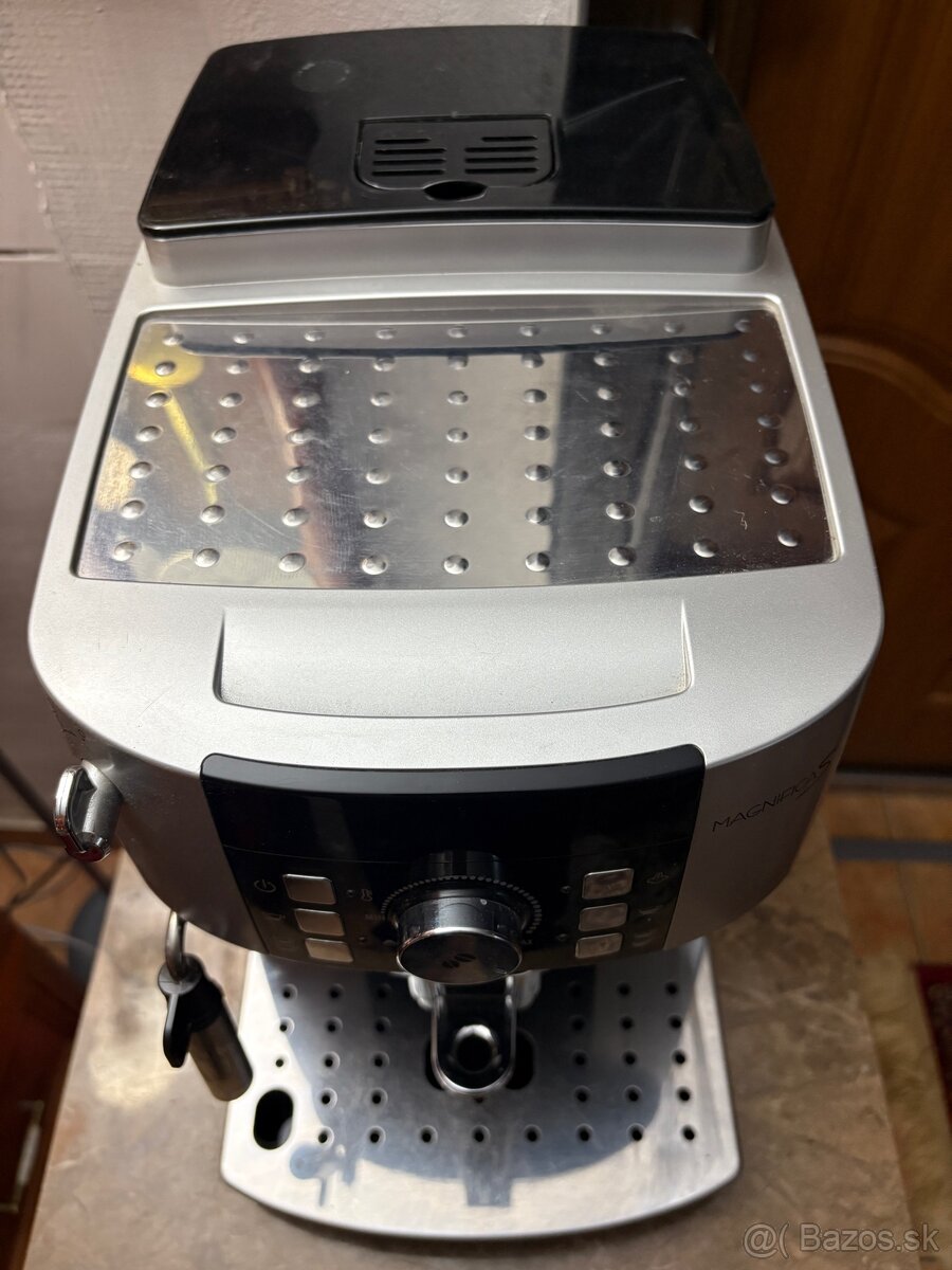 Kávivar DeLonghi Magnifica S - 4