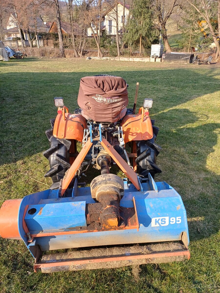 Predám malotraktor Kubota B7000 4wd - 4